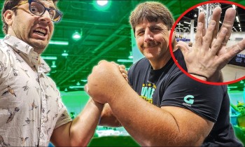 BIGGEST HANDS IN THE WORLD ARM WRESTLE MATCH